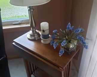 Drop leaf end table mission style, decor, lamp