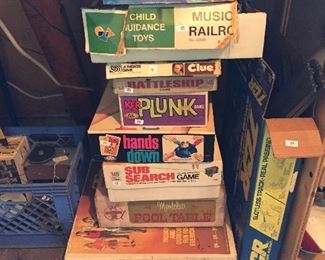 Sampling of vintage games & toys