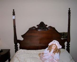 One of the twin beds