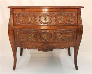 18th c. French Regence Commode a very desirable Petite Size in Walnut 
