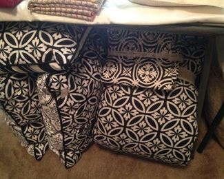 More black & white bedding