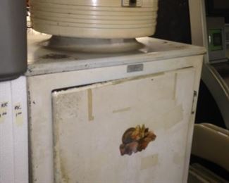 Authentic ice box