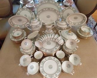VERY complete 106-piece set of Minton "Henley" bone china, England. 