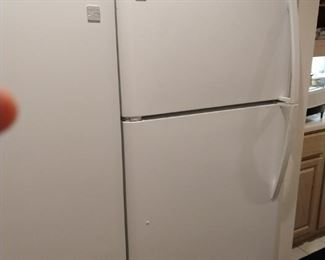 Whirlpool refrigerator, model # 253.60412410, serial # BA50600140.