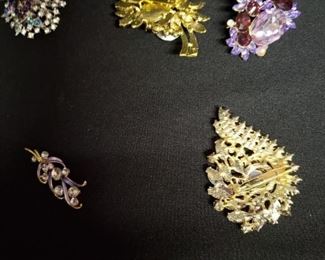 Brooch Lot