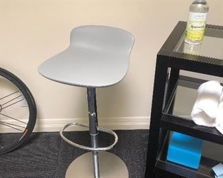 Pair of stools hydrolic Room and Board Details of Leo Swivel Stool with Adjustable Base
Dimensions: 16"w 16"d 26-36"h
Seat Height: 22-32"h
Leg Thickness: 2" diam
Features: swivels 360 degrees; adjustable seat height
Product Origin: made in Italy
Material Origin: imported
Item Number: 131561 $130