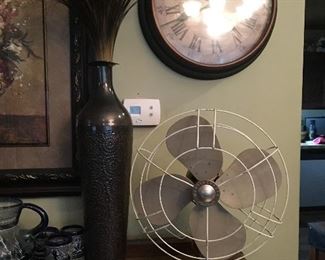 Decor - Clock, fan, vase