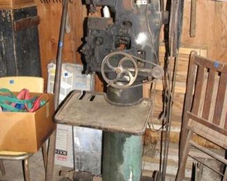 Very old super heavy duty factory sewing machine (very heavy)
