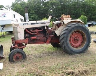 Case 930 tractor as-is condition, has been stored in barn but no idea on running condition