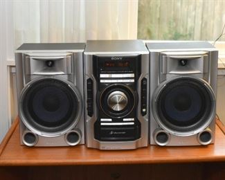 Sony Bookshelf Stereo / Radio with Speakers