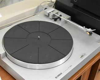 Yamaha Auto Return P-350 Turntable