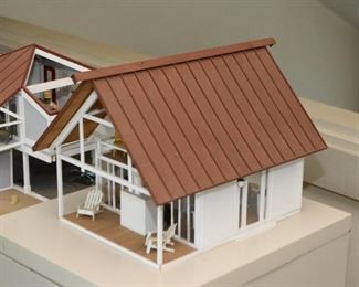 Beach House Models / Doll Houses / Dollhouses