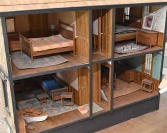 Arts & Crafts Style House Model / Doll House / Dollhouse