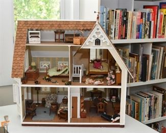 Victorian Queen Anne House Model / Miniature / Doll House / Dollhouse