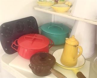 Vintage cast iron cookware, enamelware, porcelain & ceramic items