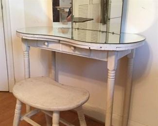 Vintage Kidney-Shaped Wood Dressing Table/Vanity with Mirror and Stoolhttps://ctbids.com/#!/description/share/229648