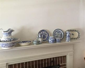 Collection of blue and white china pieces https://ctbids.com/#!/description/share/231016