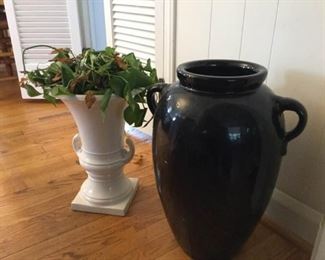 Two ceramic urns https://ctbids.com/#!/description/share/231003