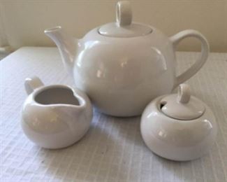 Vintage Westwood White Teapot Set https://ctbids.com/#!/description/share/230979