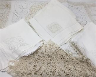 Vintage table linens 24 pieces https://ctbids.com/#!/description/share/230975
