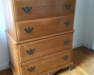 Solid wood chest of drawers https://ctbids.com/#!/description/share/230638