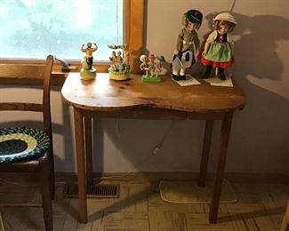 Vintage Vanity Table and Shirley Temple Dolls