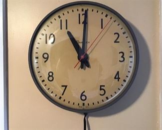 Working Electric Simplex Clock