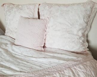Feminine pink bedding