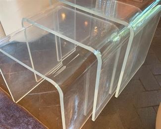 19. Set of 3 Lucite Nesting Table (18" x 15" x 18")