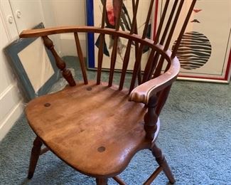 95. Vintage Windsor Chair (24" x 20" x 34")