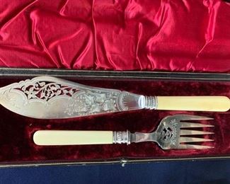 Mother of Pearl Handle 2 piece Cake Knife Set