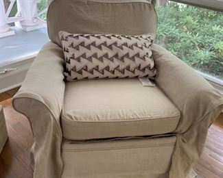 5. Linen Slipcovered Recliner (35" x 32" x 32")