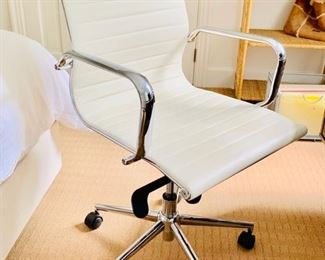 116. White Leather Desk Chair
