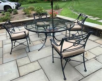 149. Brown Jordan Dining Set w/ 4 Chairs and Umbrella