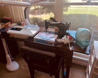 Vintage Singer sewing machine-works