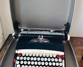 Vintage Sears Forecast 12 typewriter in great condition
