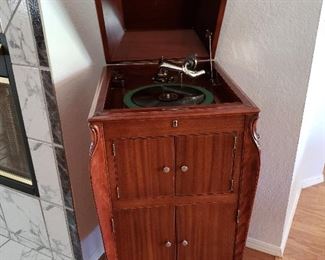 1915 Victor Victrola - excellent vintage condition