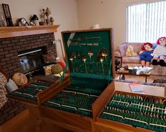 Wood box holds 3 trays of flatware