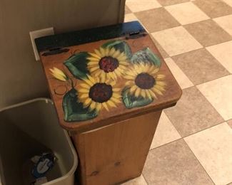 Wood trash can