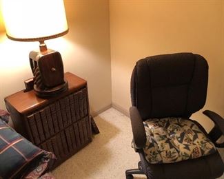 Side table, lamp, office chair