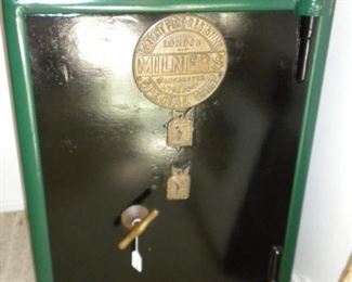 ANTIQUE MILNERS LONDON SAFE