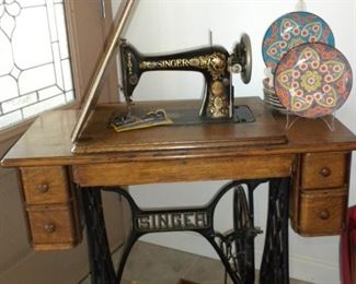 ANTIQUE SINGER SEWING MACHINE!!