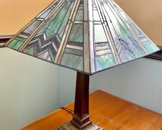 Richard Newcomer hand crafted side table with arts and crafts "Tiffany" style lamp