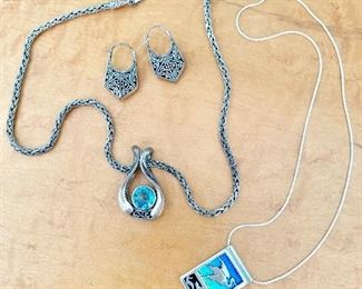 Necklaces and bird pendant necklace