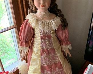 She's probably 24" to 30".
