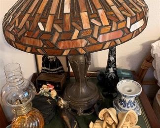 I love all the different styles of lamps in this sale.
