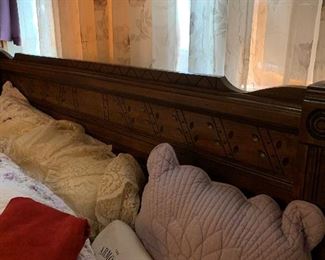 We tried to get a closeup of this full sized bed, but it doesn't do it justice.