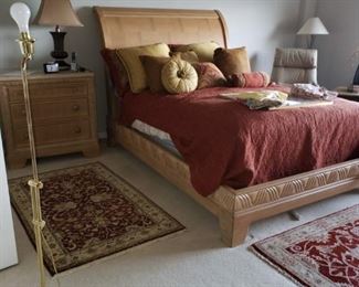 QUEEN BEDROOM SET ENTIRE SET 495.00 COAST OVER 3000 LOCATED IN BRIDGEPORT CT