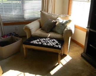 $75 Super comfy double wide chair~ $75
