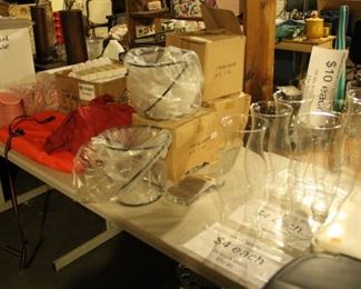 Pizza holders, glass chimneyes. Few things for catering